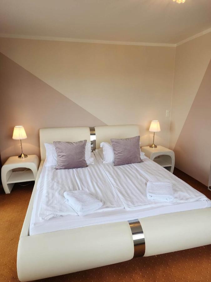 Kiljan Apartments & Rooms Blonduos Esterno foto